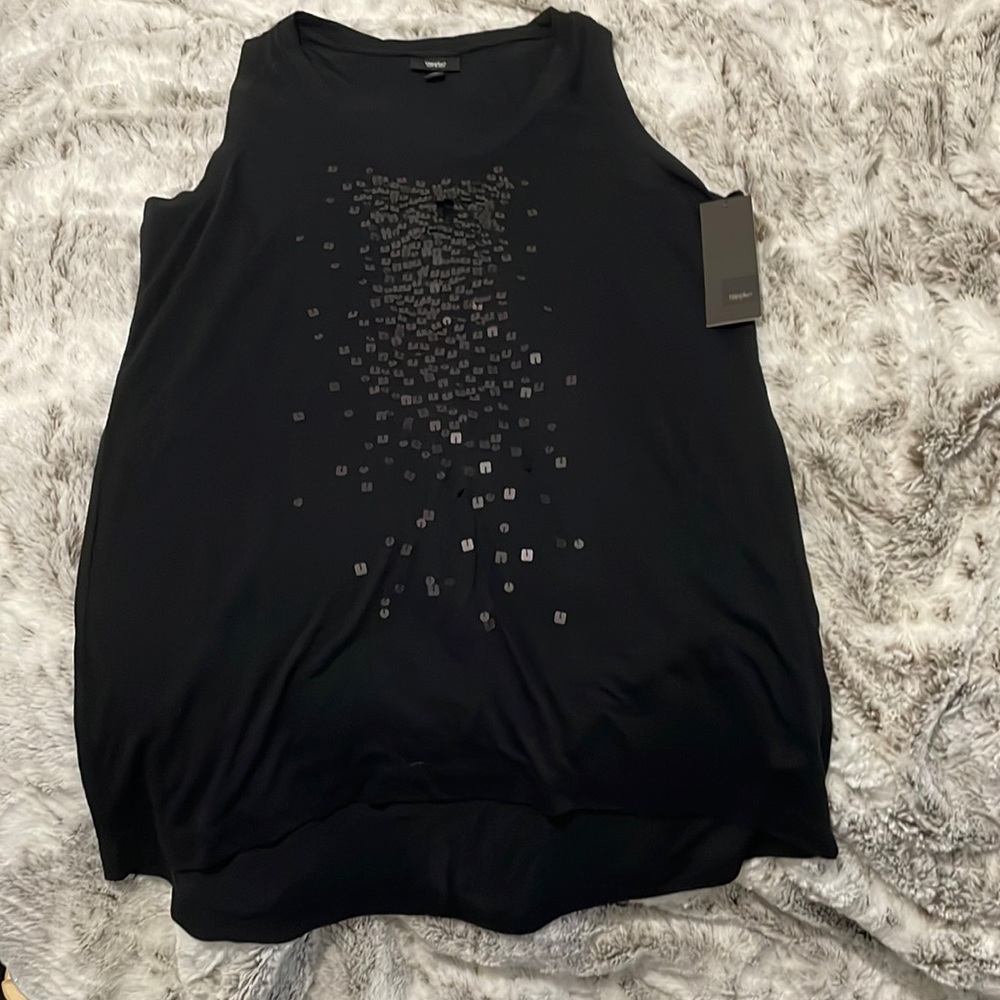Black front sequenced tank top